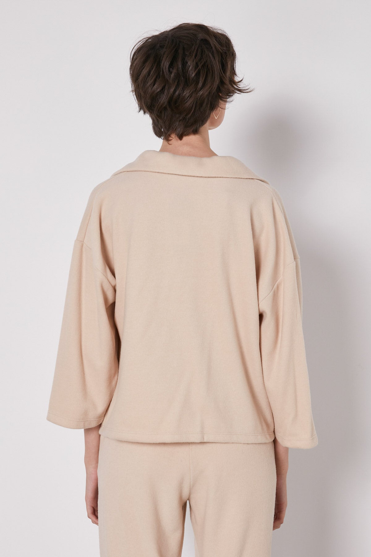 ENVELOPE CROP BLOUSE WITH COLLAR