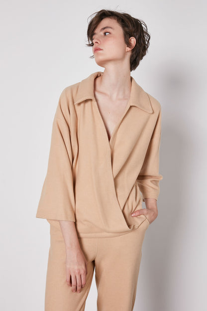 ENVELOPE CROP BLOUSE WITH COLLAR