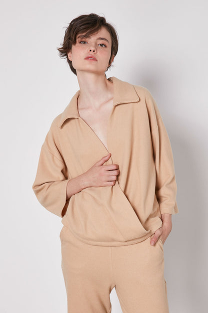 ENVELOPE CROP BLOUSE WITH COLLAR