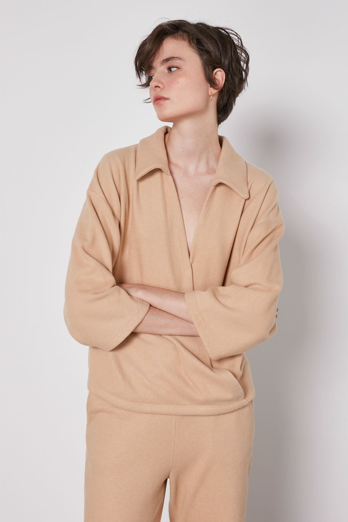 ENVELOPE CROP BLOUSE WITH COLLAR