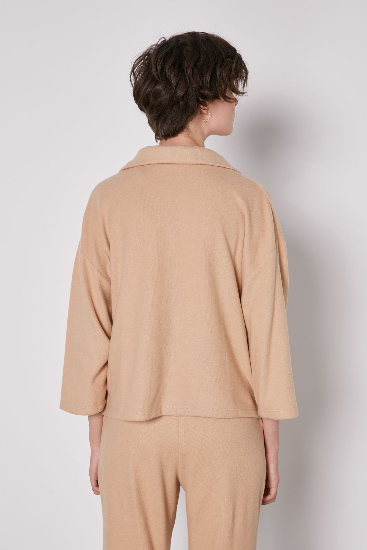ENVELOPE CROP BLOUSE WITH COLLAR