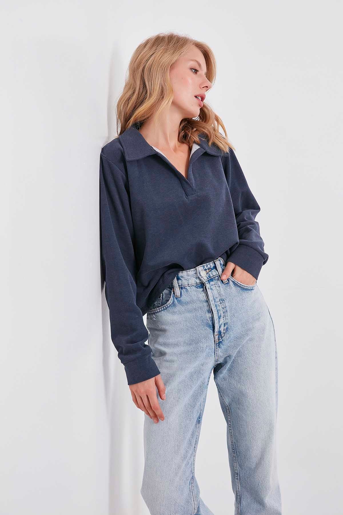 CROP KNITTED SWEATSHIRT WITH A COLLAR
