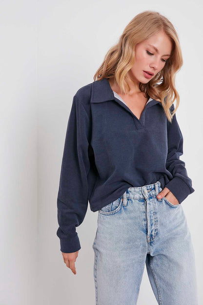 CROP KNITTED SWEATSHIRT WITH A COLLAR