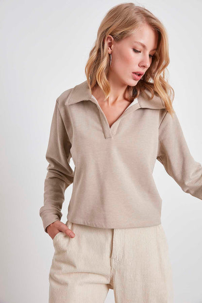 CROP KNITTED SWEATSHIRT WITH A COLLAR