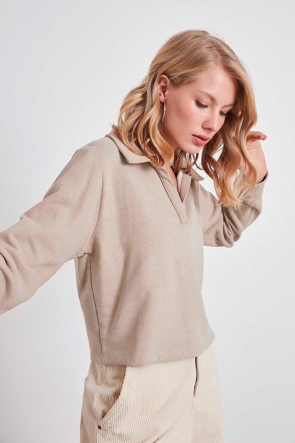 CROP KNITTED SWEATSHIRT WITH A COLLAR