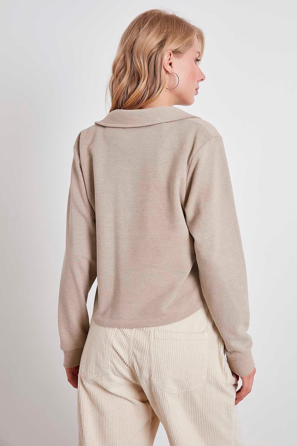 CROP KNITTED SWEATSHIRT WITH A COLLAR