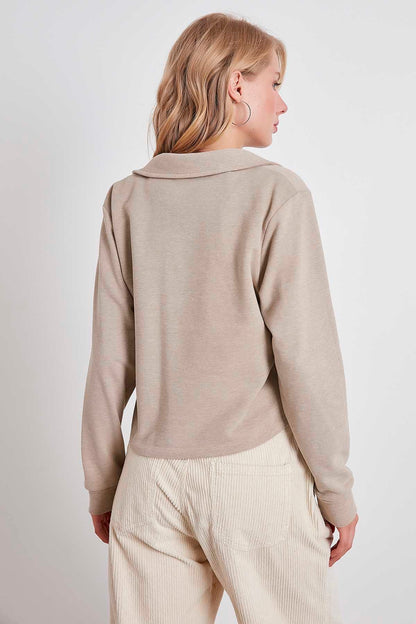CROP KNITTED SWEATSHIRT WITH A COLLAR