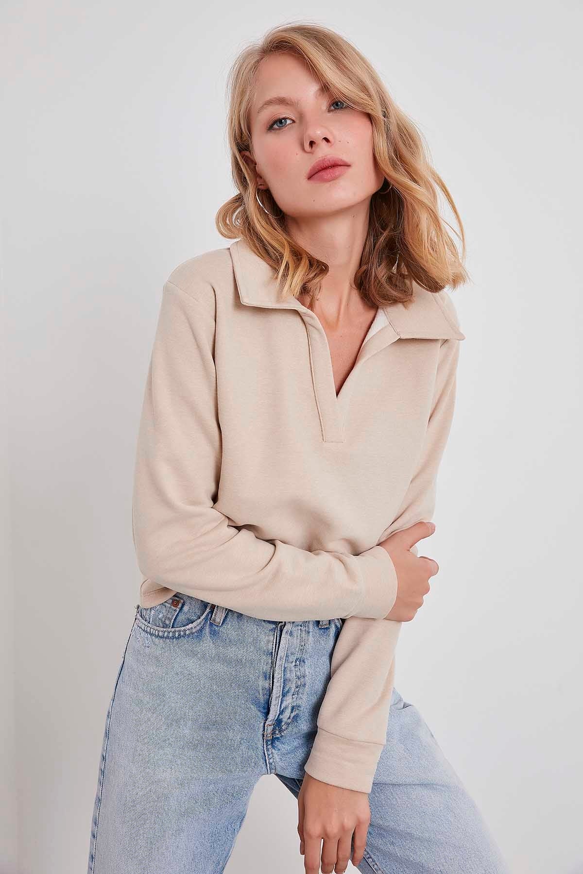CROP KNITTED SWEATSHIRT WITH A COLLAR