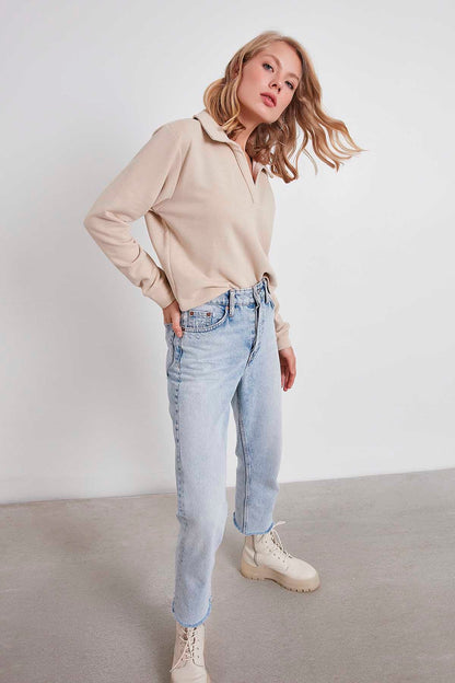 CROP KNITTED SWEATSHIRT WITH A COLLAR