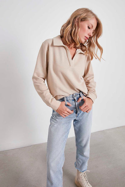 CROP KNITTED SWEATSHIRT WITH A COLLAR