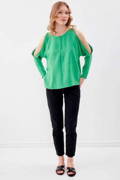 COLLAR-BUTTONED COLORED BLOUSE