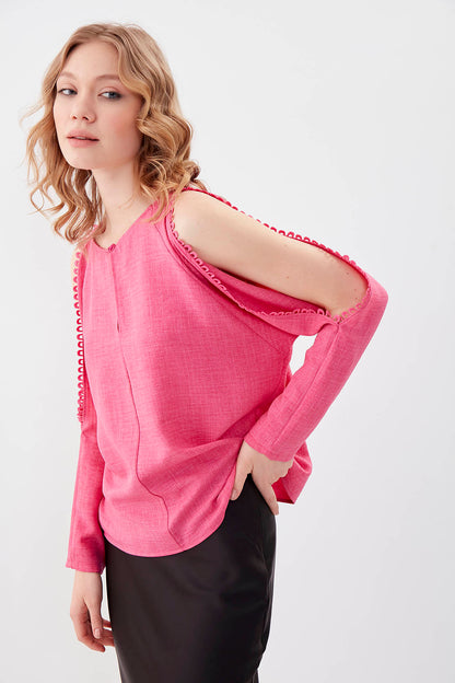COLLAR-BUTTONED COLORED BLOUSE
