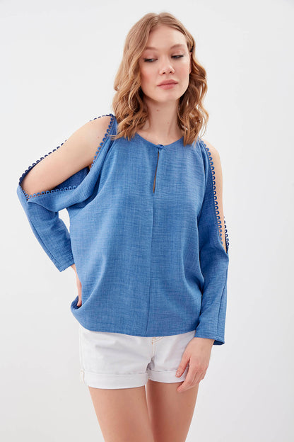 COLLAR-BUTTONED COLORED BLOUSE