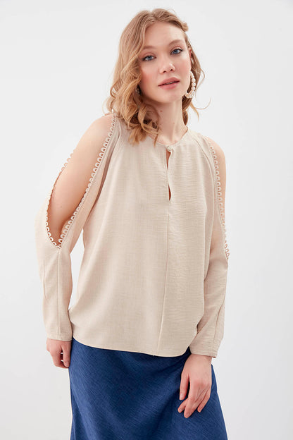 COLLAR-BUTTONED COLORED BLOUSE