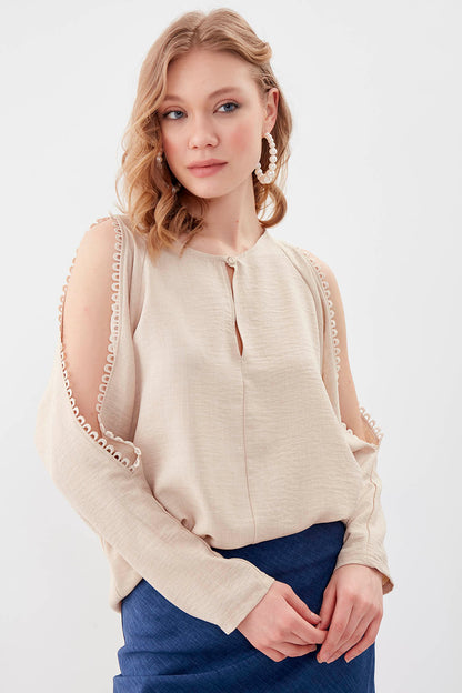 COLLAR-BUTTONED COLORED BLOUSE