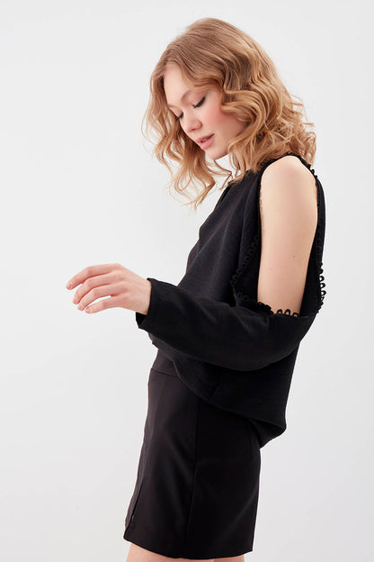 COLLAR-BUTTONED COLORED BLOUSE