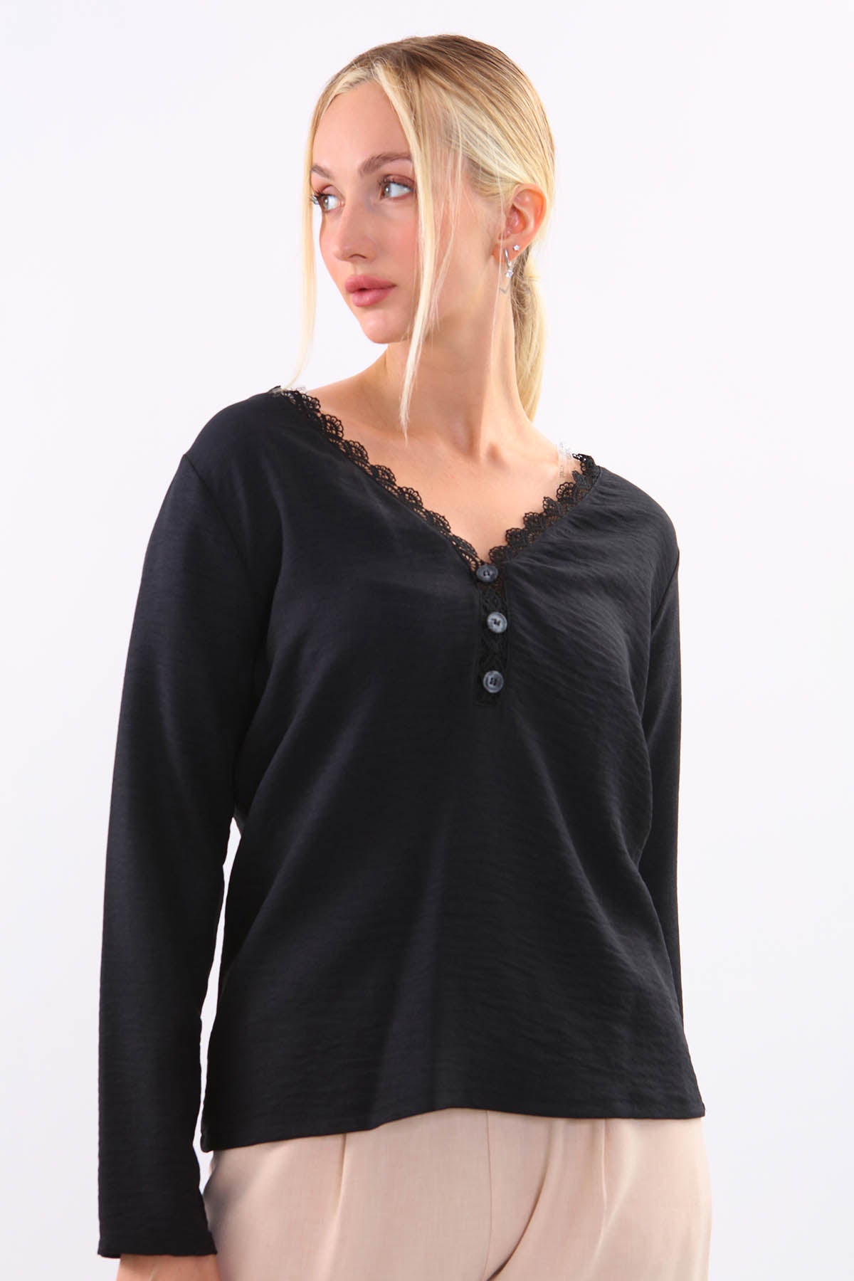 BLOUSE WITH ROUND COLLAR BUTTON
