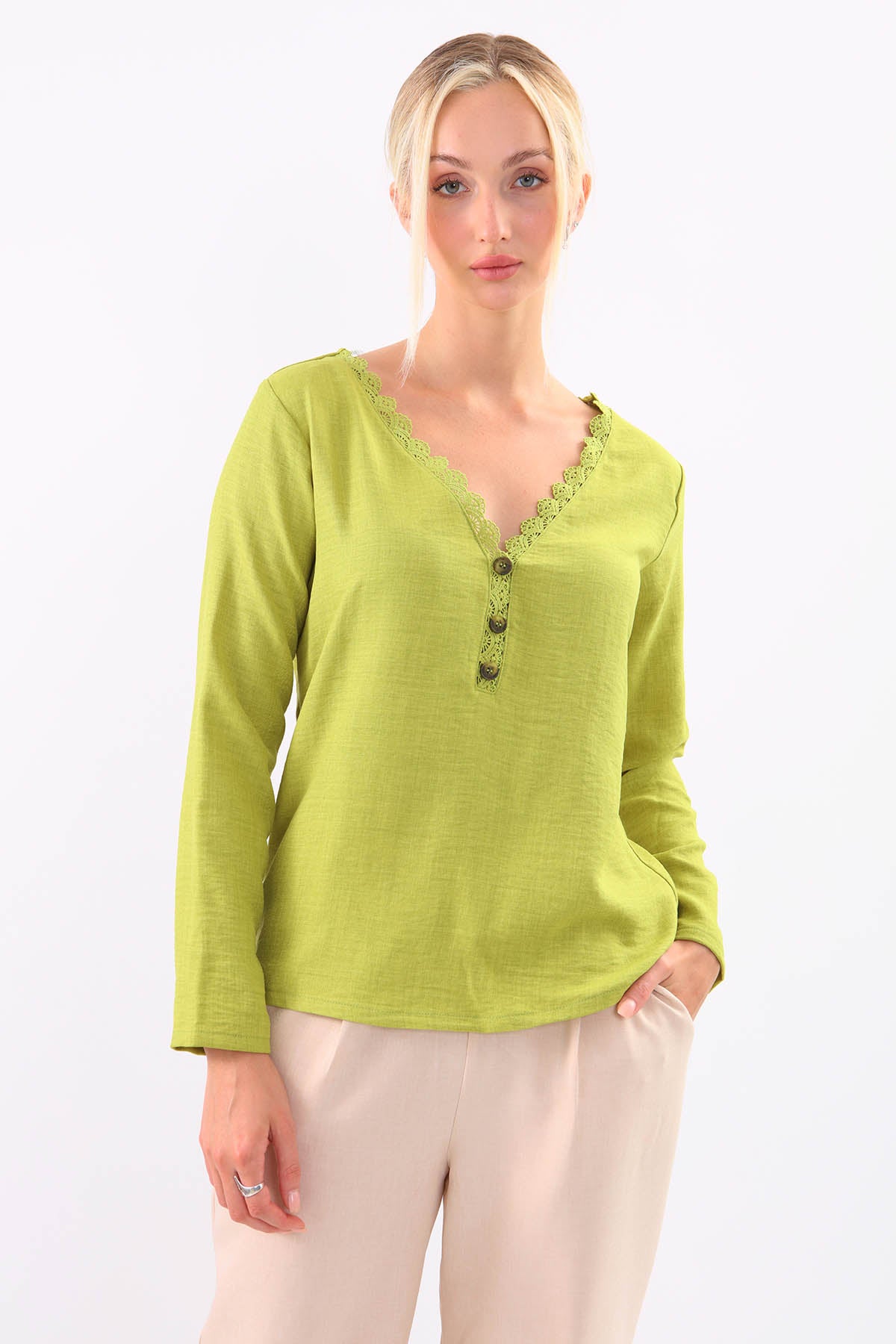 BLOUSE WITH ROUND COLLAR BUTTON
