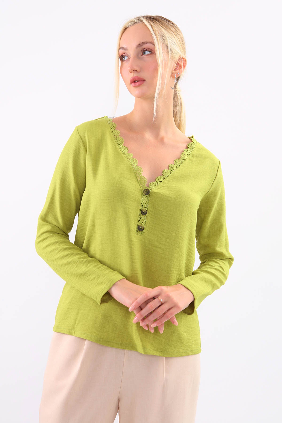BLOUSE WITH ROUND COLLAR BUTTON