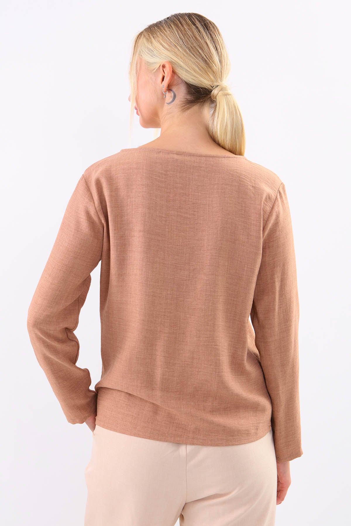 BLOUSE WITH ROUND COLLAR BUTTON
