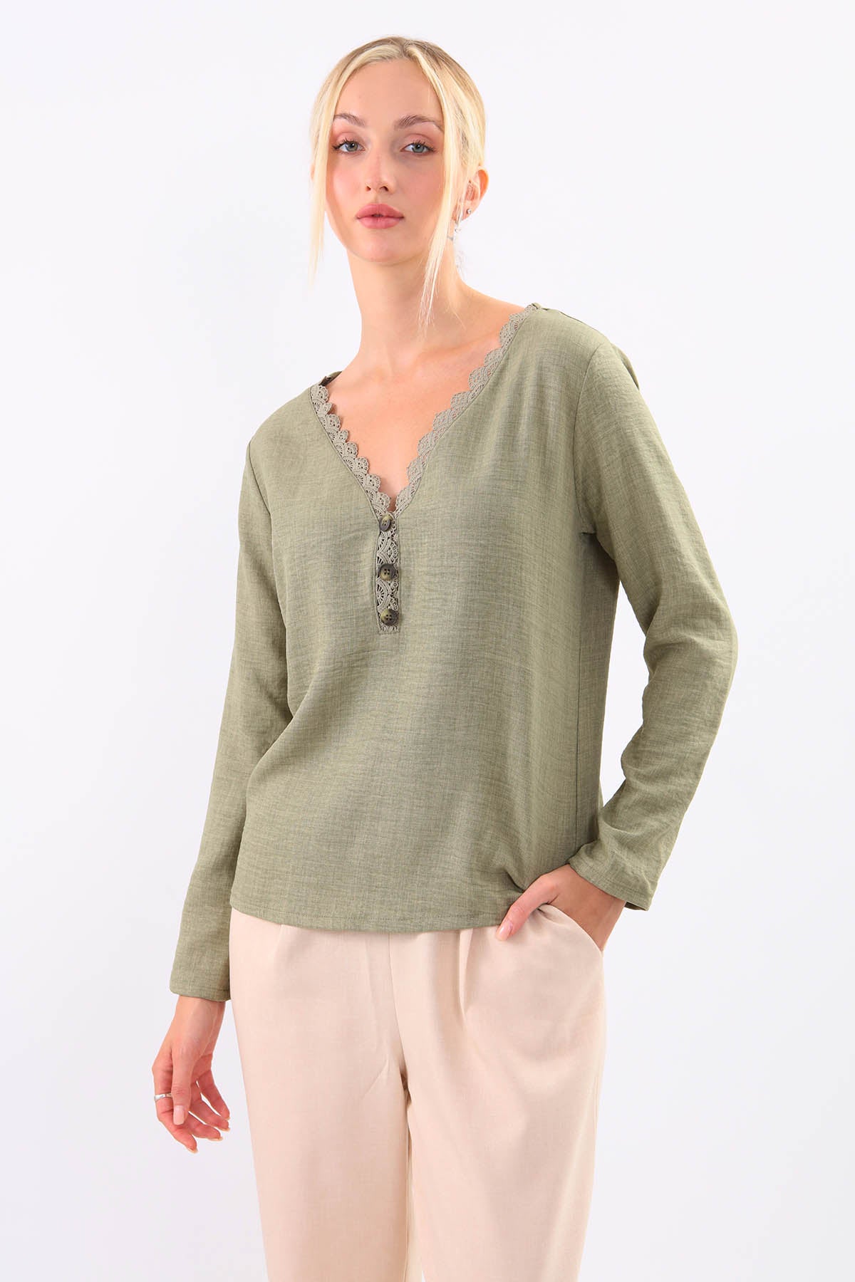 BLOUSE WITH ROUND COLLAR BUTTON