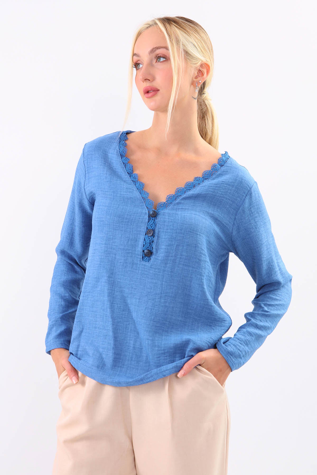 BLOUSE WITH ROUND COLLAR BUTTON