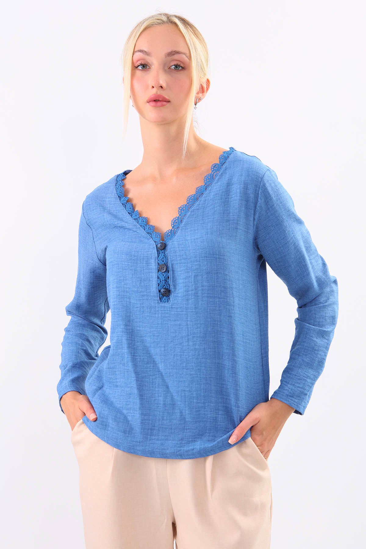 BLOUSE WITH ROUND COLLAR BUTTON
