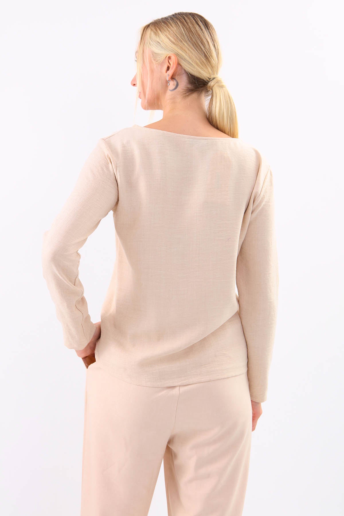 BLOUSE WITH ROUND COLLAR BUTTON
