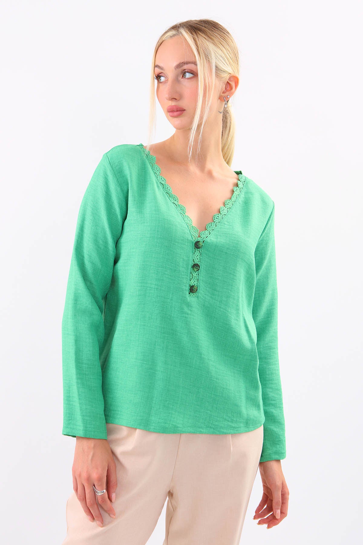 BLOUSE WITH ROUND COLLAR BUTTON