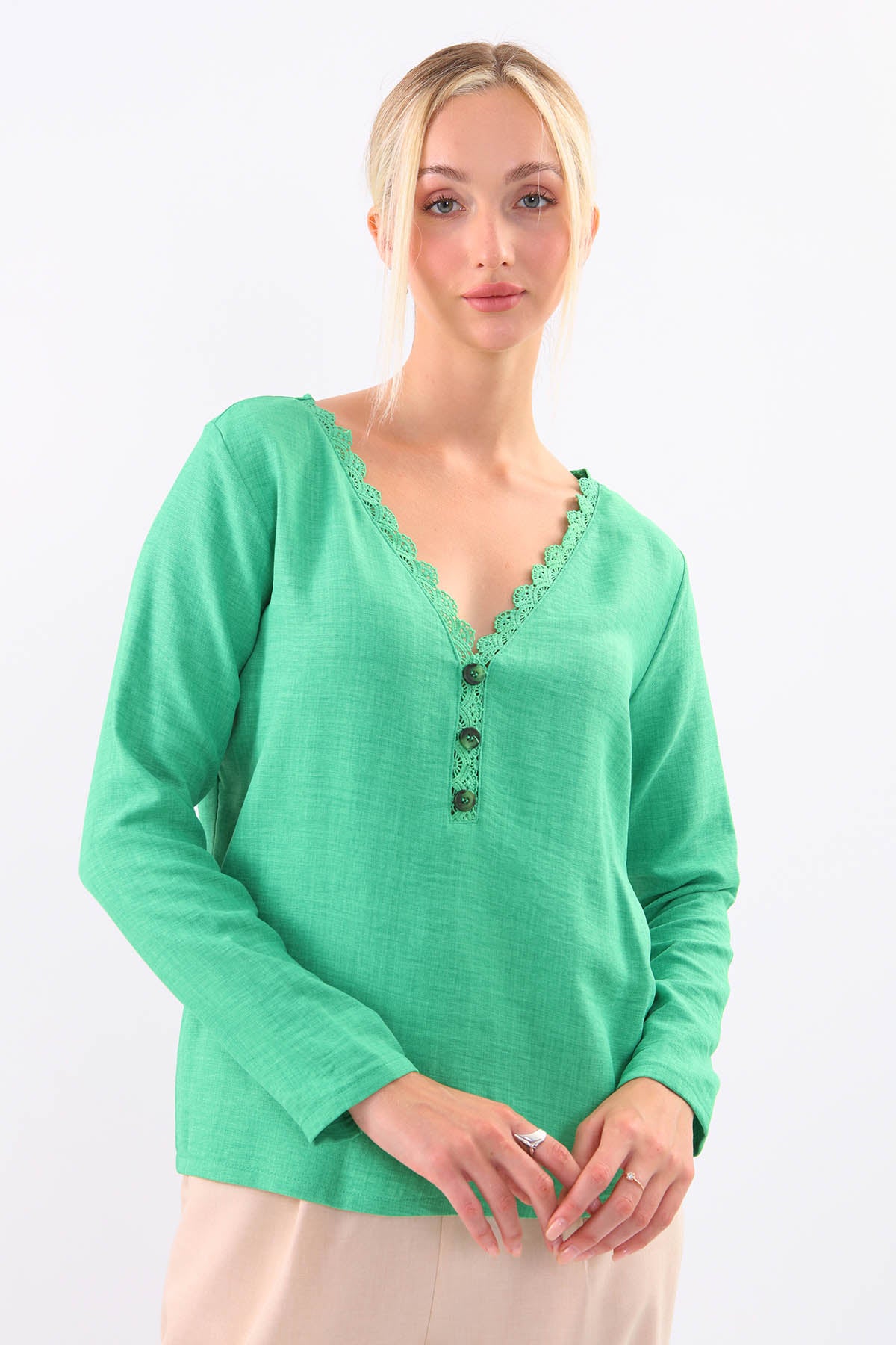 BLOUSE WITH ROUND COLLAR BUTTON