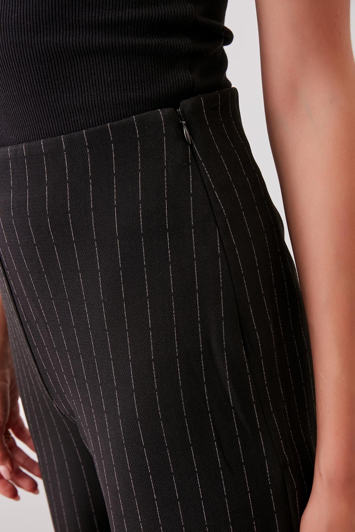 ZIPPERED WAIST ELASTINE STRIPE TROUSERS