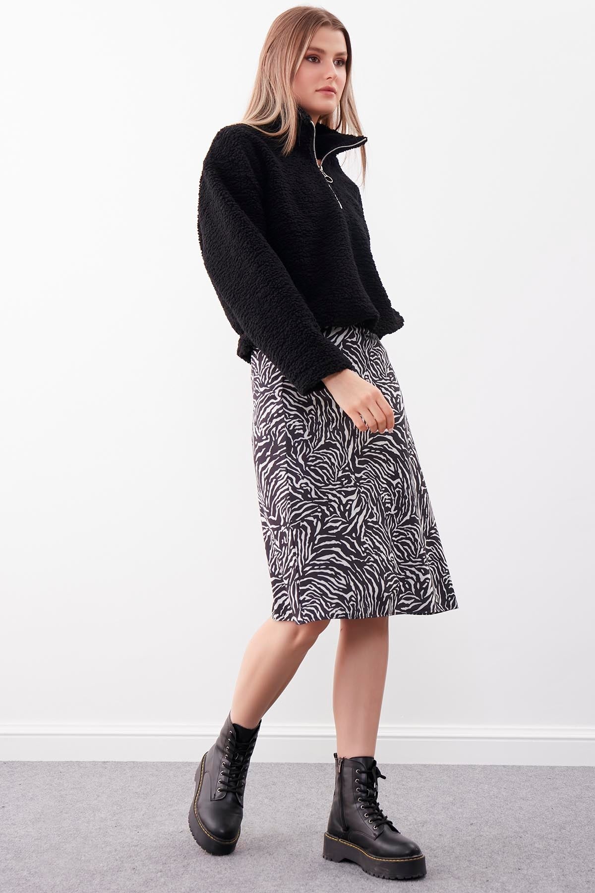 LONG SKIRT WITH ZIPPERED SIDE