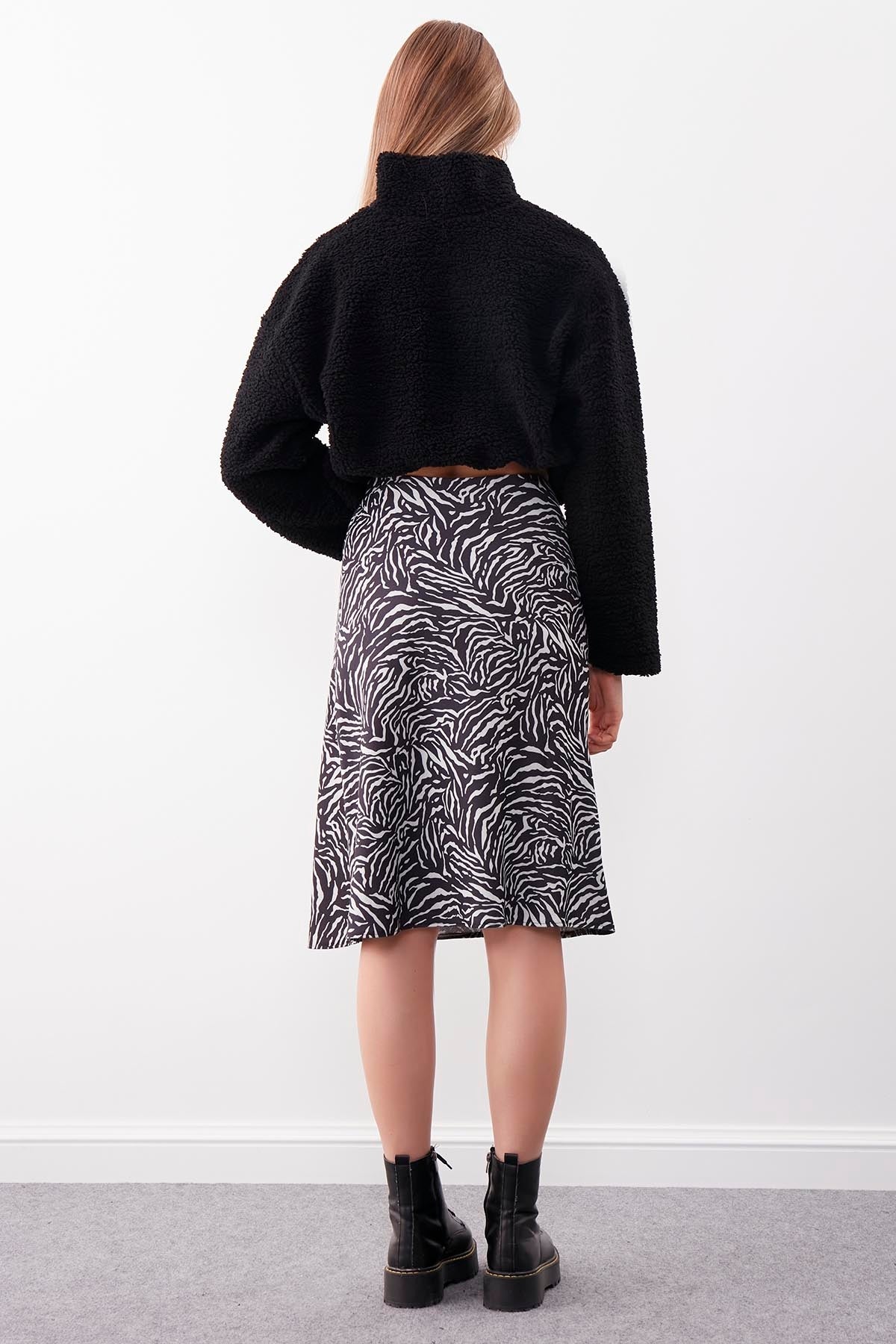 LONG SKIRT WITH ZIPPERED SIDE