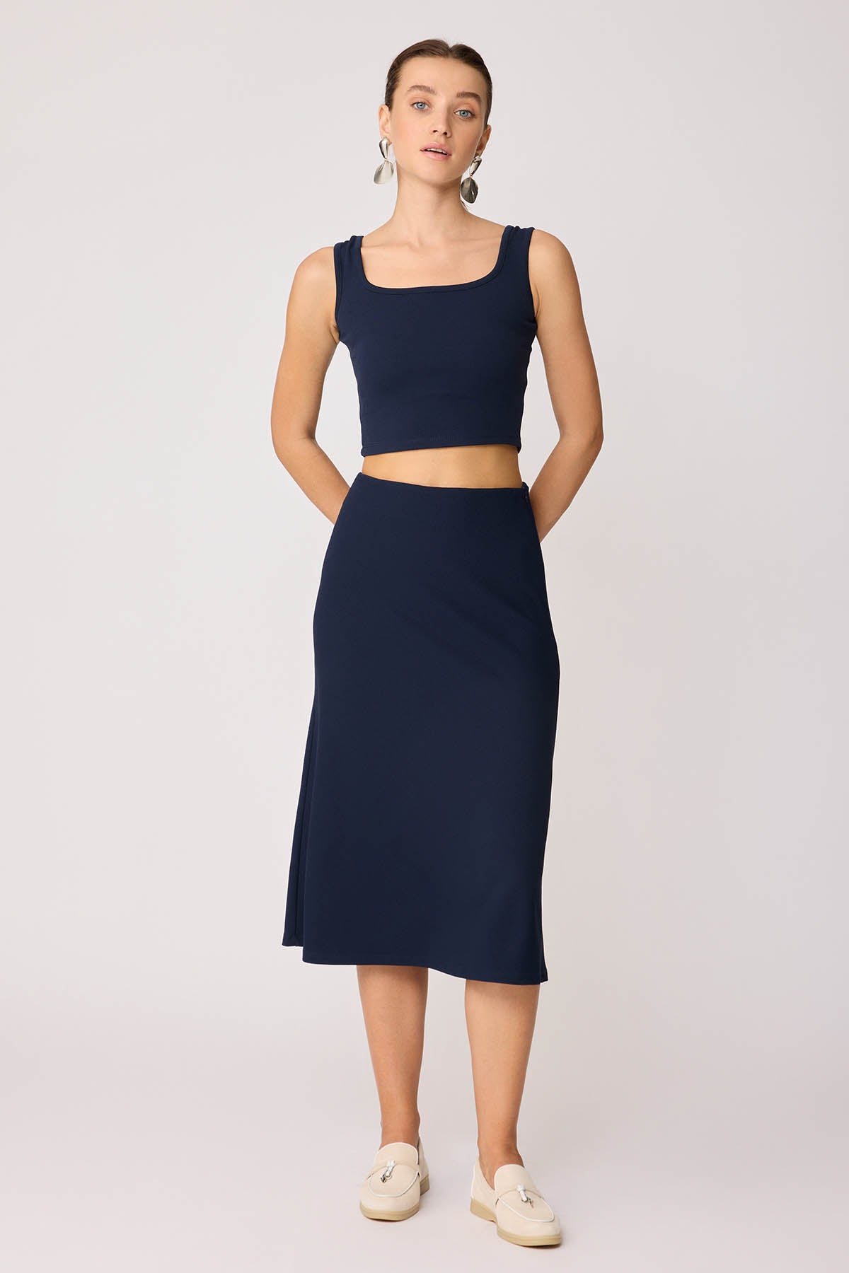 SIDE ZIPPERED MIDI HEIGHT SKIRT