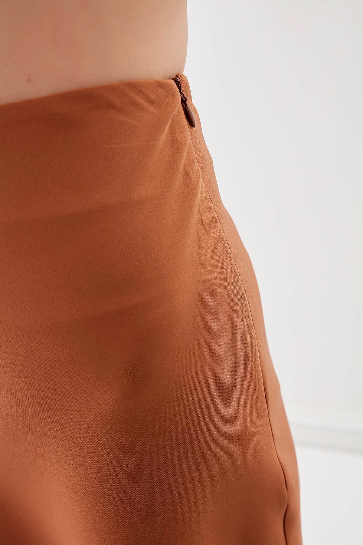 SKIRT WITH THE ZIPPER