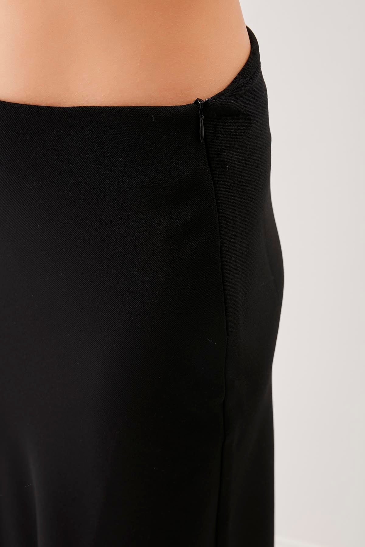 SKIRT WITH THE ZIPPER