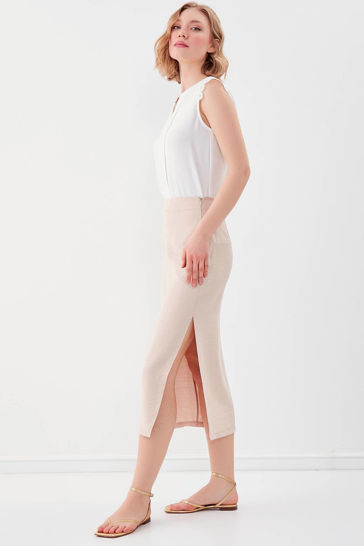 MID-SIZE SKIRT