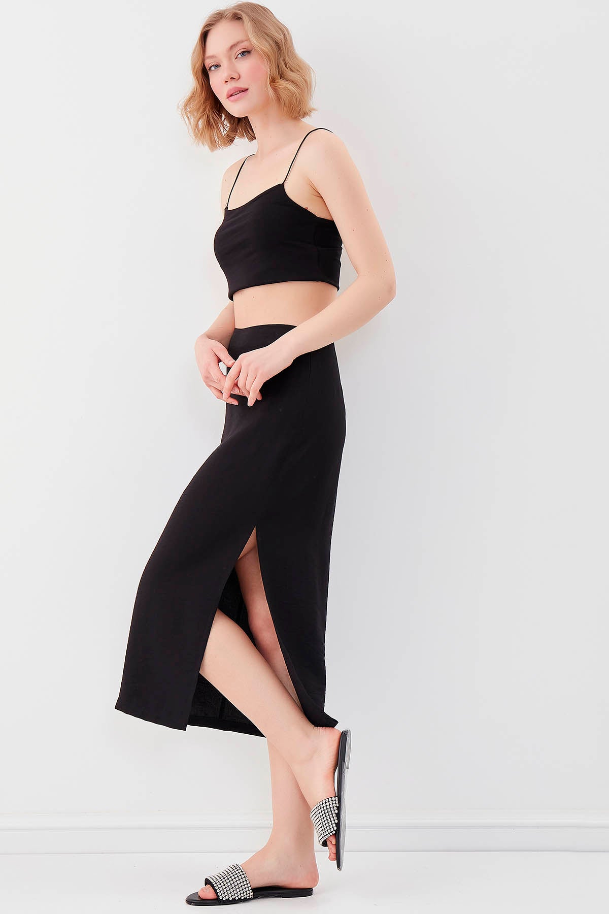 MID-SIZE SKIRT