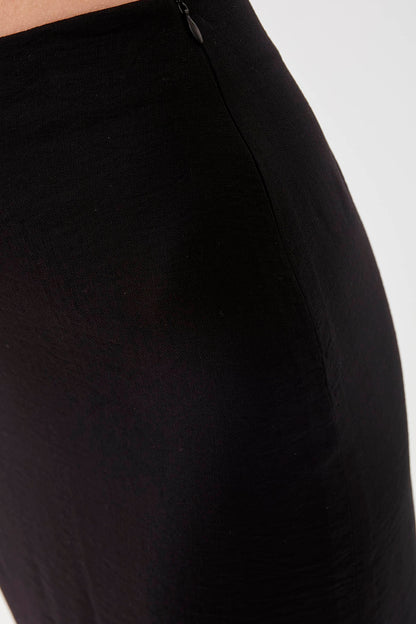 MID-SIZE SKIRT