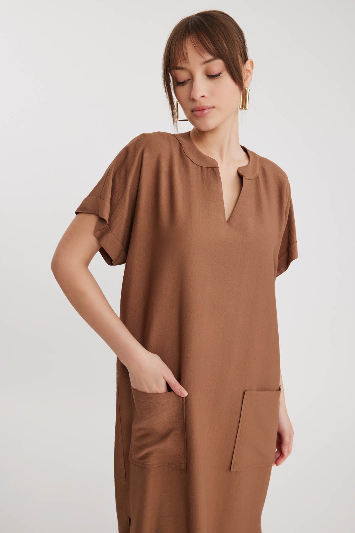 DOUBLE POCKET DRESS WITH SIDE SPLIT