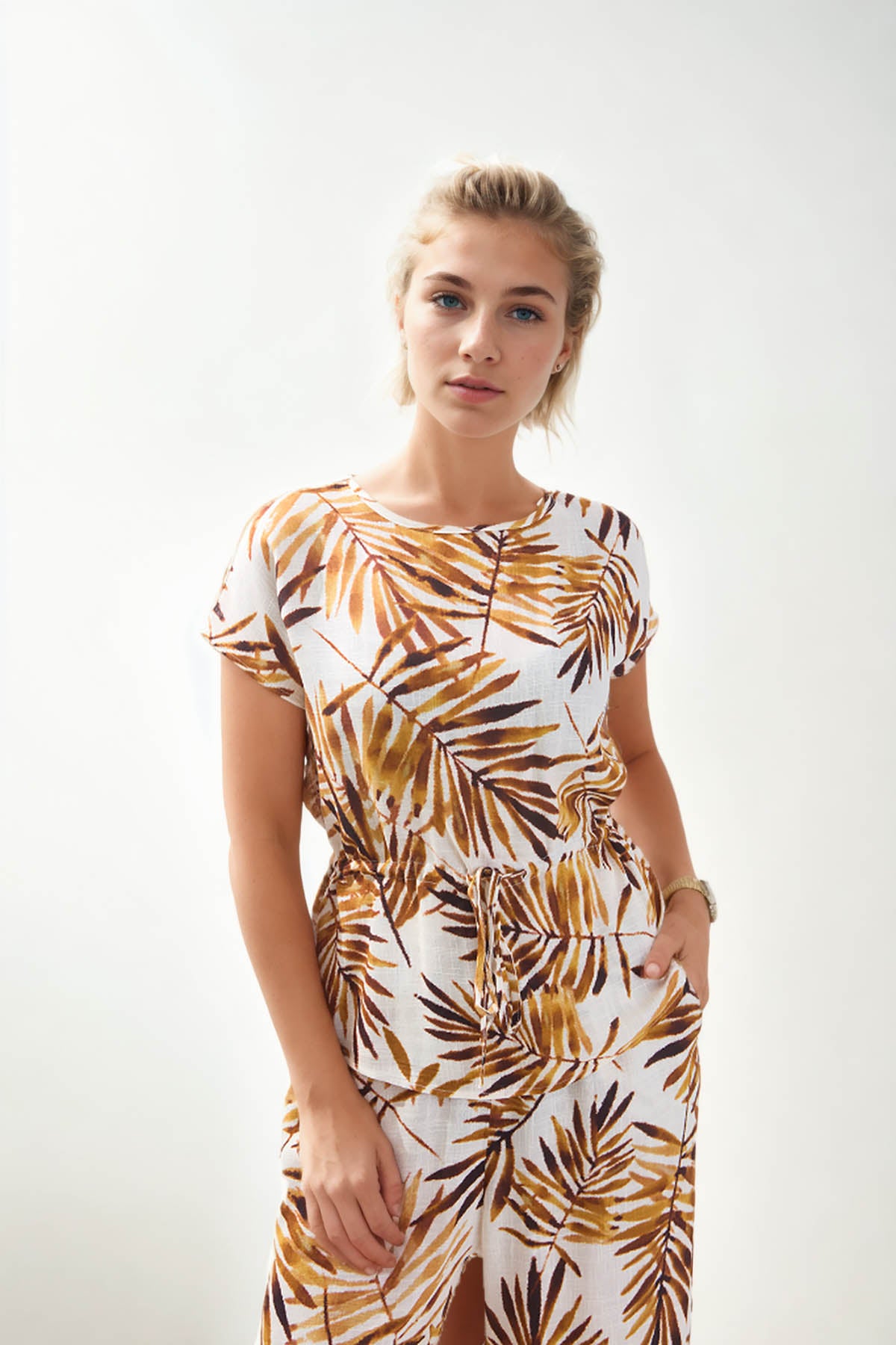 LEAF PATTERN CURVED BLOUSE