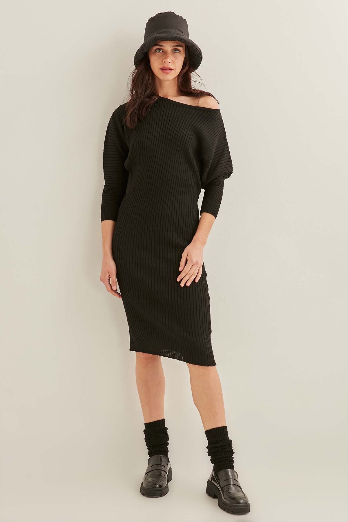 BAT SLEEVE KNITTED DRESS
