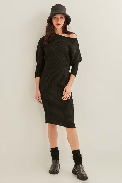BAT SLEEVE KNITTED DRESS