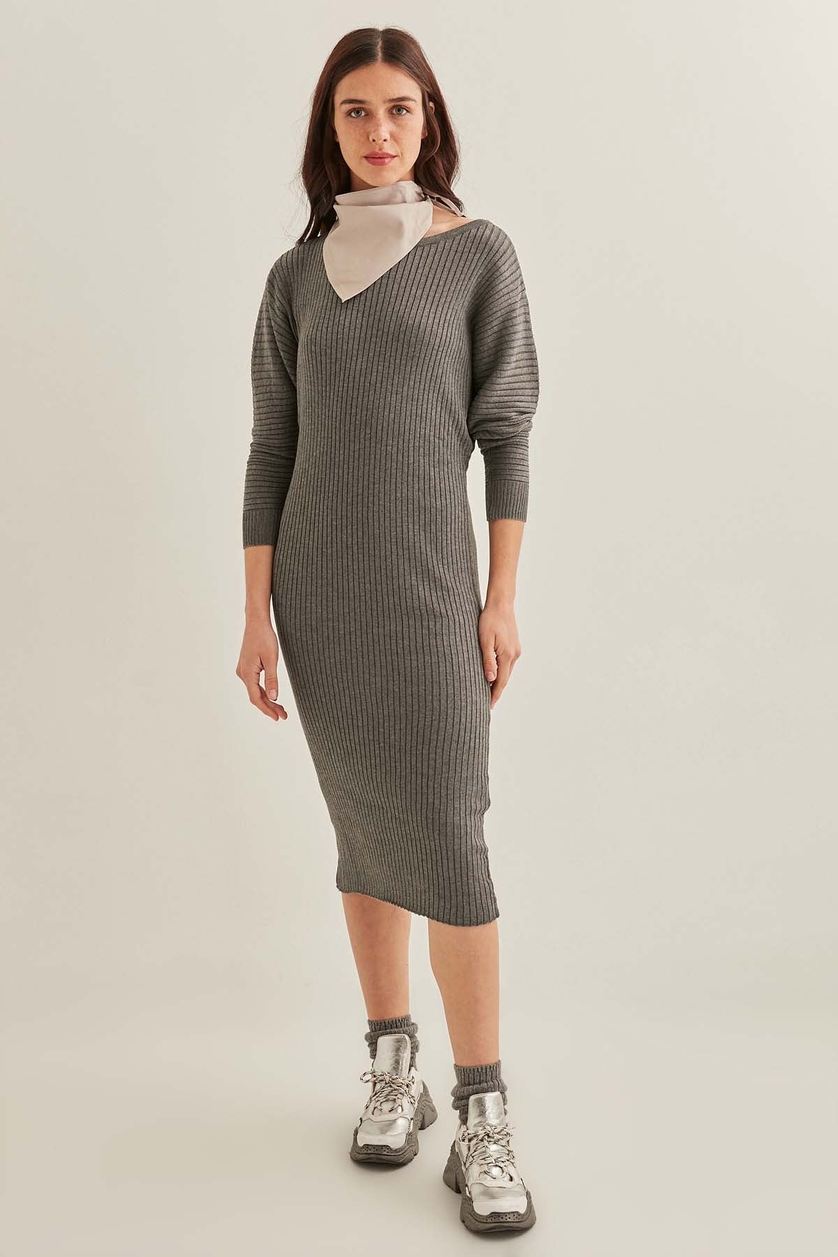 BAT SLEEVE KNITTED DRESS