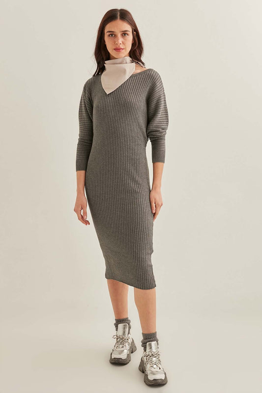 BAT SLEEVE KNITTED DRESS