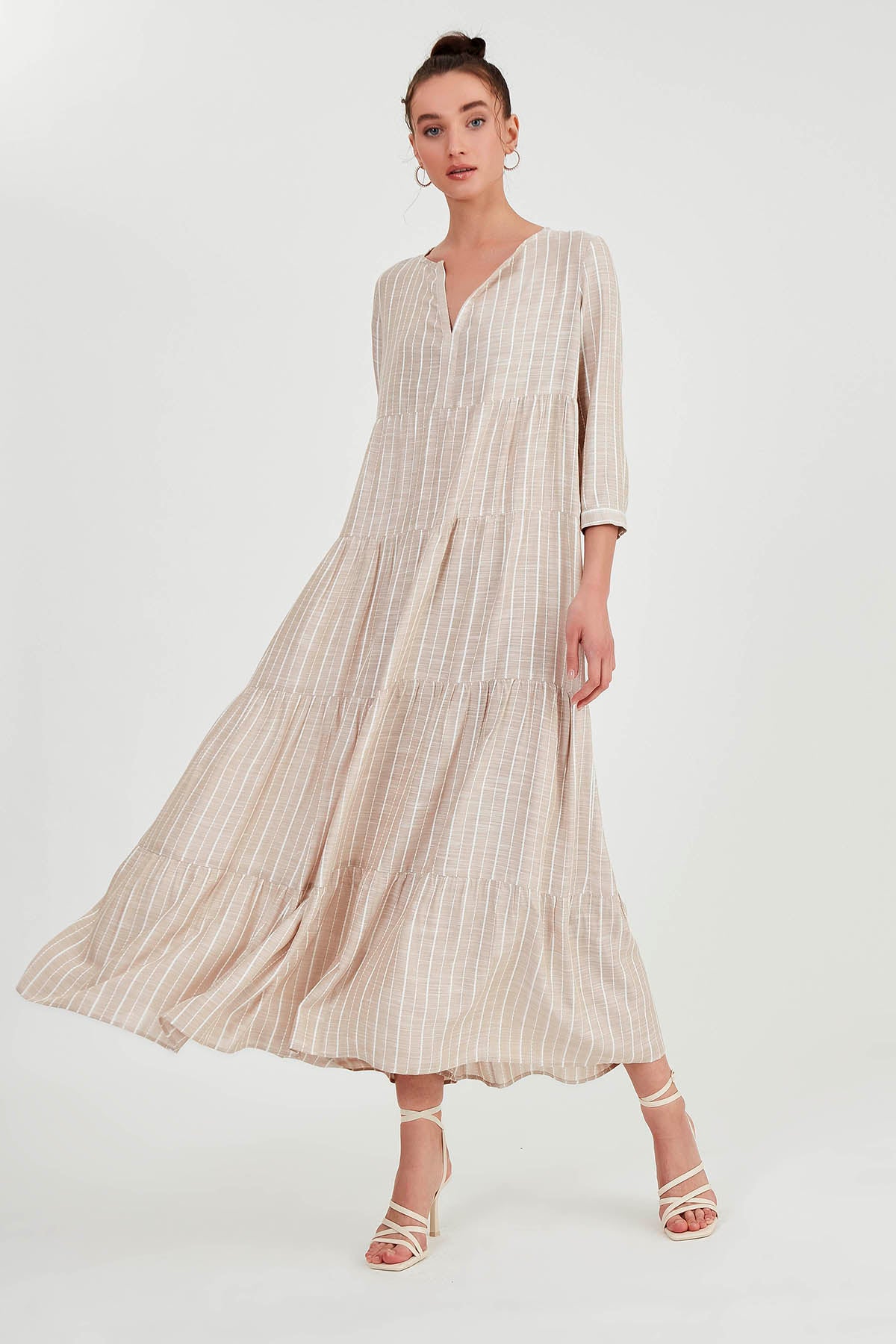 LONG DRESS WITH LAYERED LINES