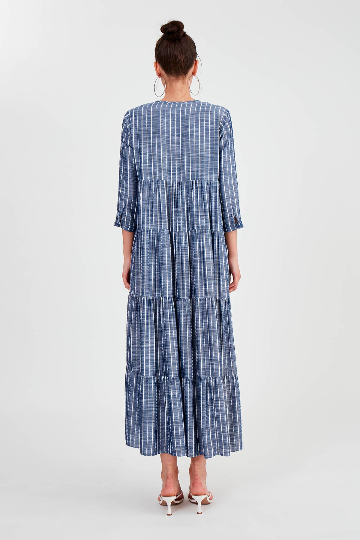 LONG DRESS WITH LAYERED LINES