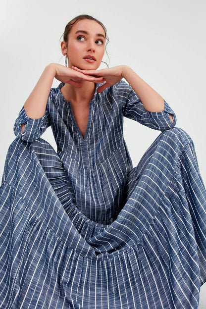 LONG DRESS WITH LAYERED LINES