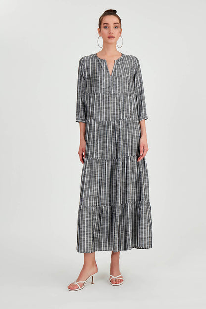 LONG DRESS WITH LAYERED LINES