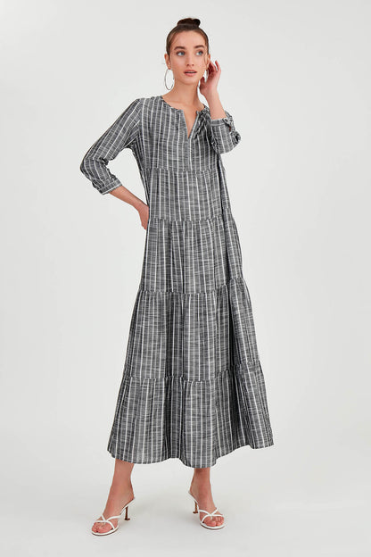 LONG DRESS WITH LAYERED LINES